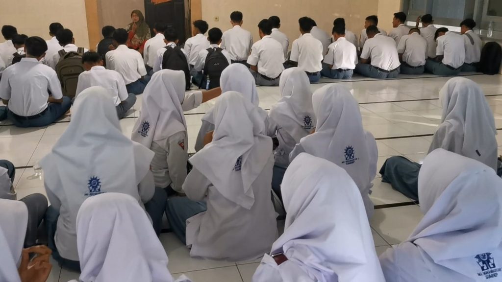 Rutinitas Pagi Murid SMA Muhammadiyah 1 Sumenep